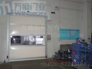 塑胶制品行业快速卷门安装案例