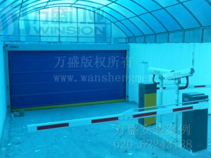 新疆哈密铁路局家属小区地库快速卷门安装案例